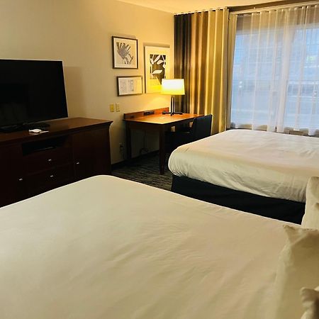 Harmony Inn & Suites Fort Dodge Εξωτερικό φωτογραφία