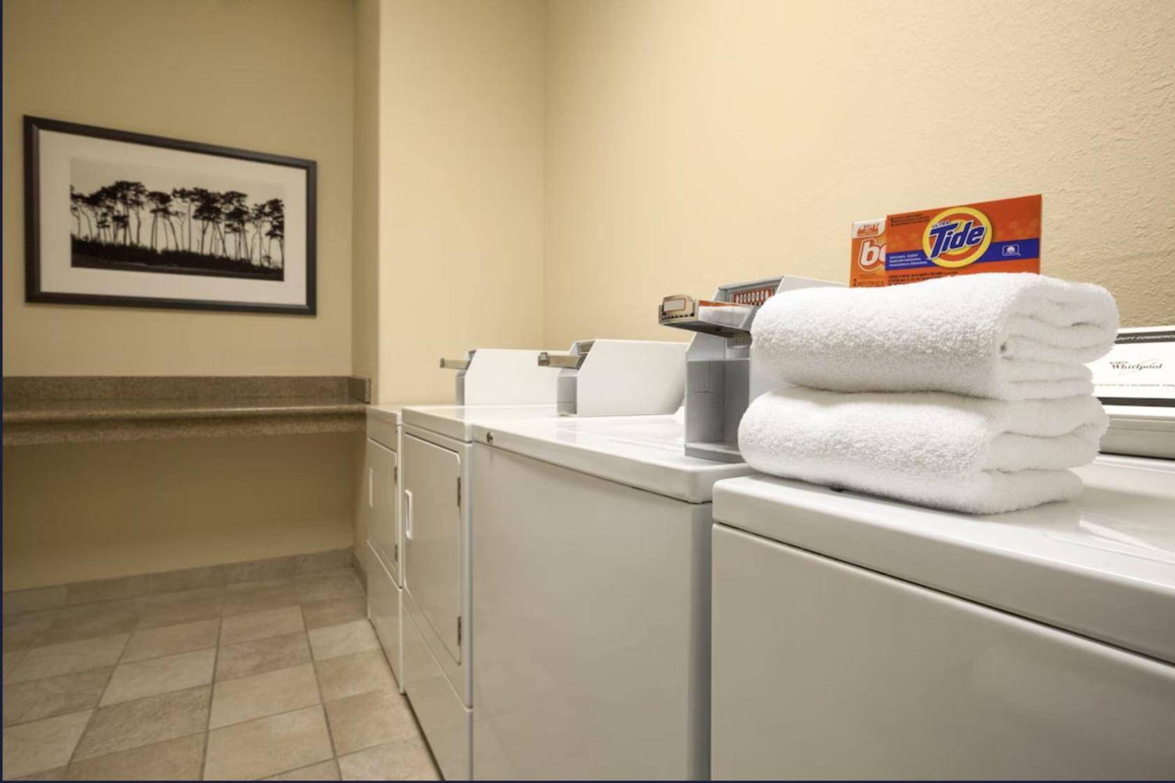 Harmony Inn & Suites Fort Dodge Εξωτερικό φωτογραφία