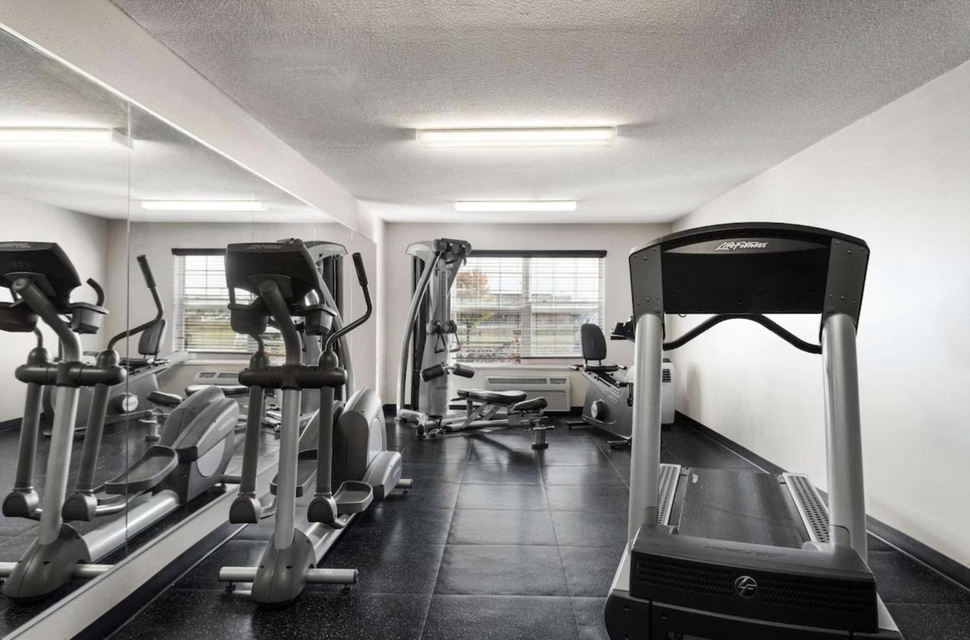 Harmony Inn & Suites Fort Dodge Εξωτερικό φωτογραφία